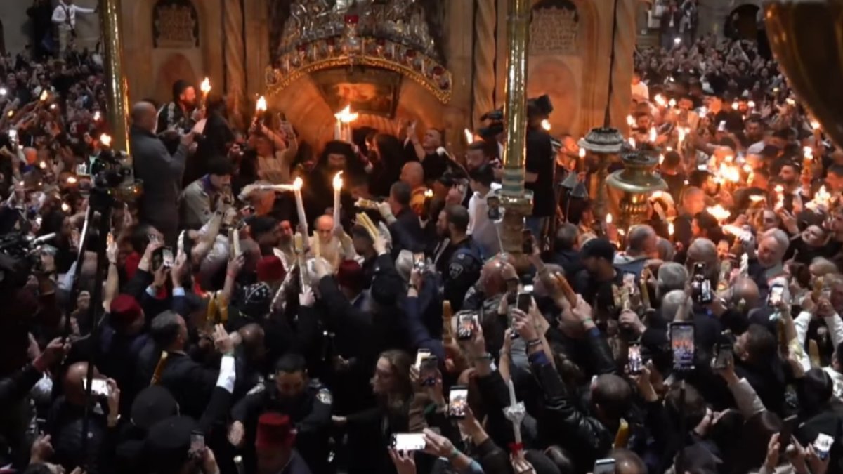S‑a coborât Sfânta Lumină la Ierusalim