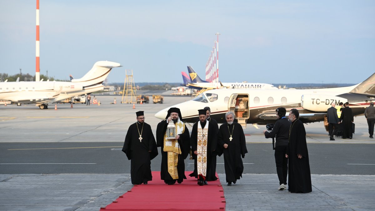 Sfânta Lumină a ajuns în România