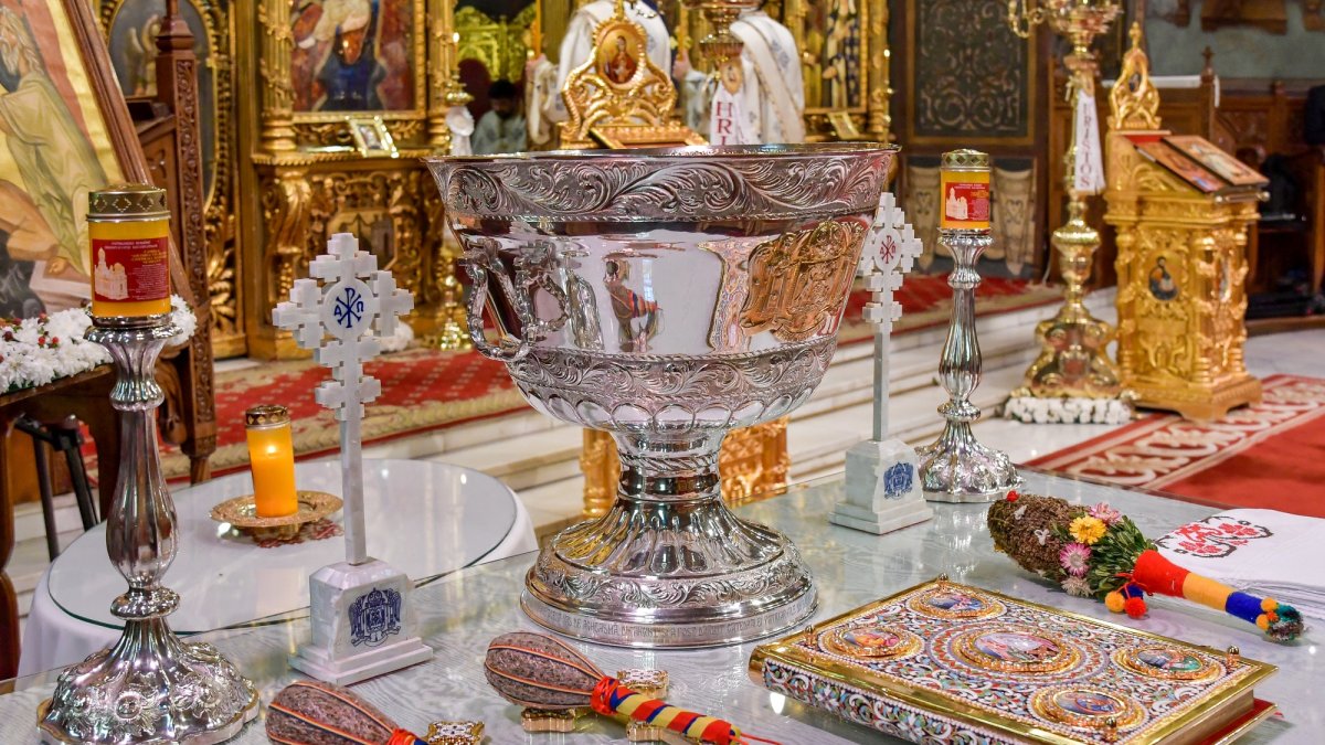 Programul liturgic al sărbătorii Izvorul Tămăduirii la Catedrala Patriarhală „Sfinții Împărați Constantin și Elena” (17 aprilie 2026)