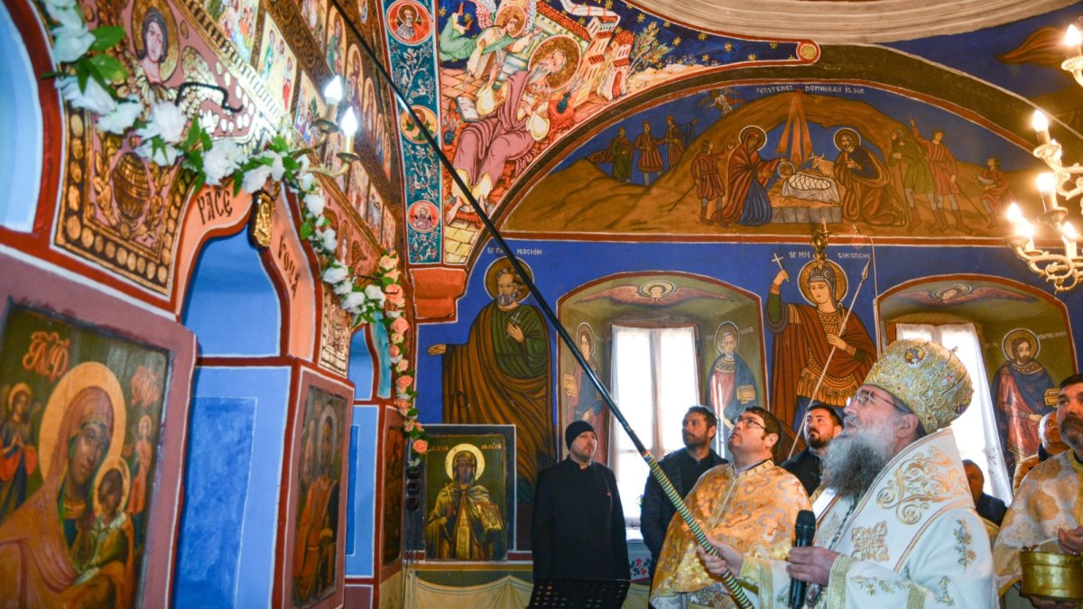 Sfințire la o biserică din Olt