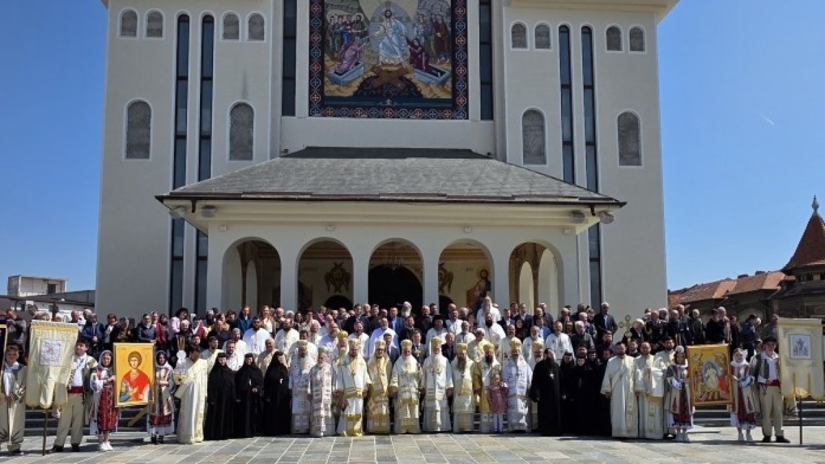 Bucurie și lumină la hramul Catedralei Episcopale din Severin