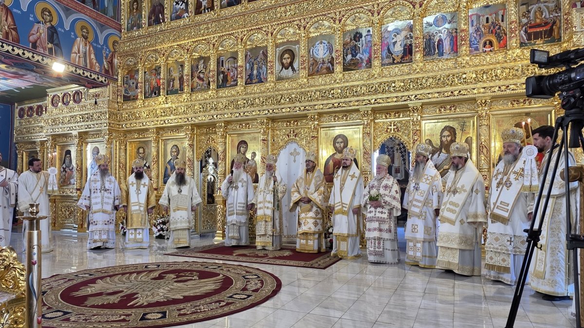 Bucurie și lumină la hramul Catedralei Episcopale din Severin