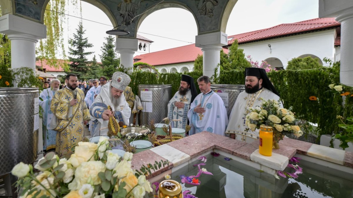 Izvorul Tămăduirii, hramul Mănăstirii Ghighiu