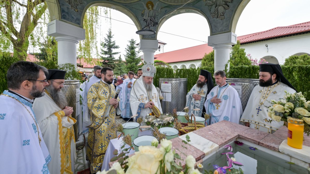 Izvorul Tămăduirii, hramul Mănăstirii Ghighiu