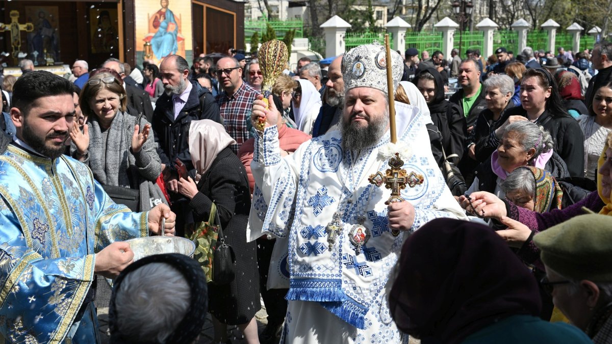 Sfințirea apei în Vinerea Luminată pe Dealul Patriarhiei