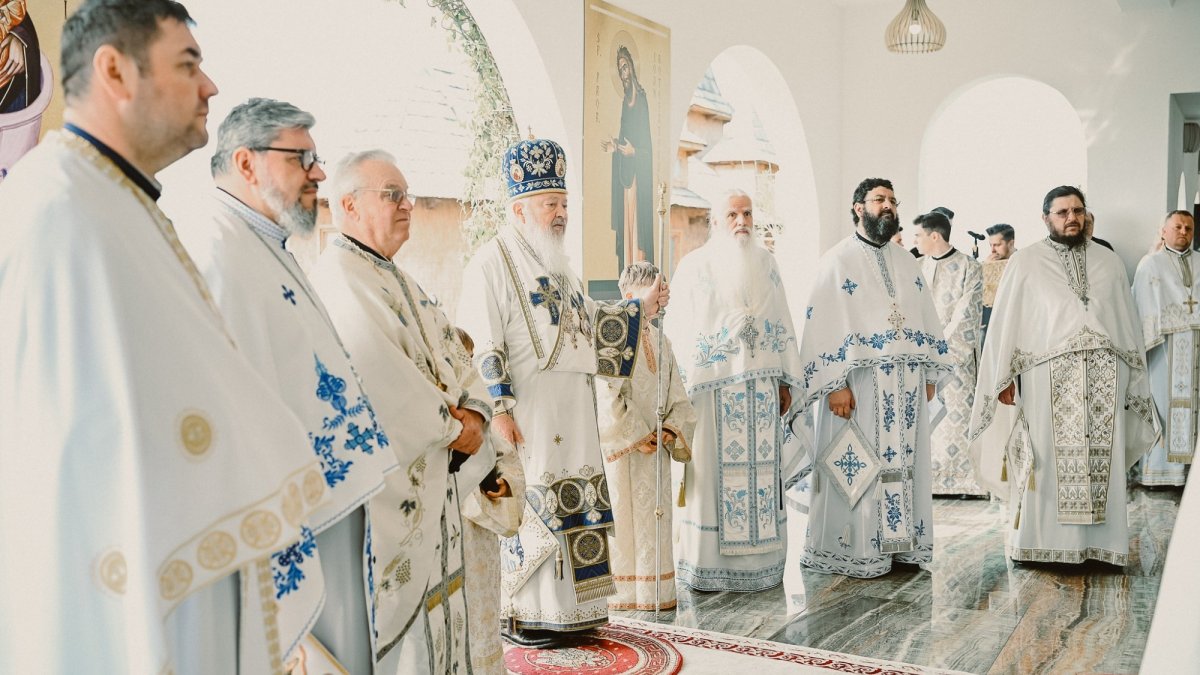 Sărbătoarea Izvorul Tămăduirii, hramul Mănăstirii Salva