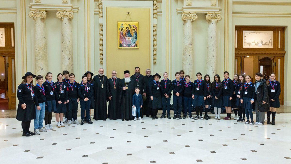 Cercetași români din Franța, în vizită la Patriarhia Română