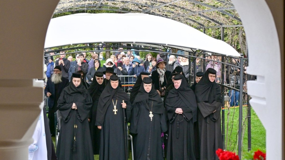 Femeile Mironosițe - modele pentru femeile creștine dedicate slujirii semenilor și mărturisirii lui Hristos Cel înviat