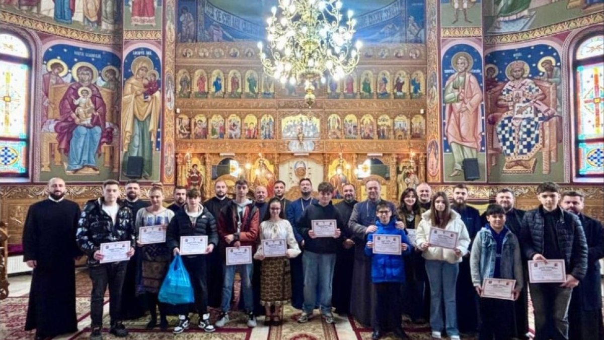 Peste 900 de tineri din Dâmbovița la concursul național catehetic