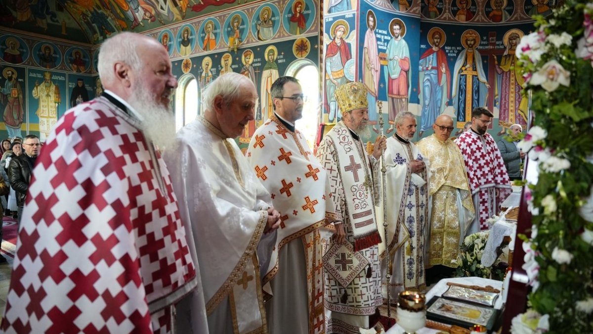 Liturghie arhierească la schitul din Veştem, judeţul Sibiu