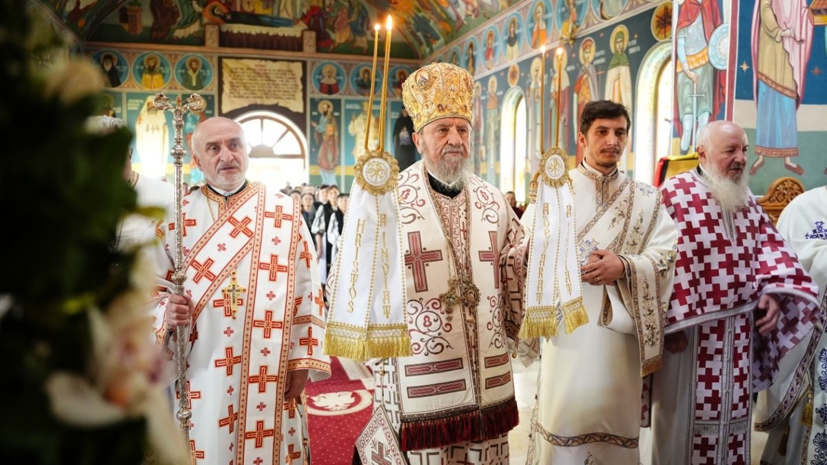 Liturghie arhierească la schitul din Veştem, judeţul Sibiu