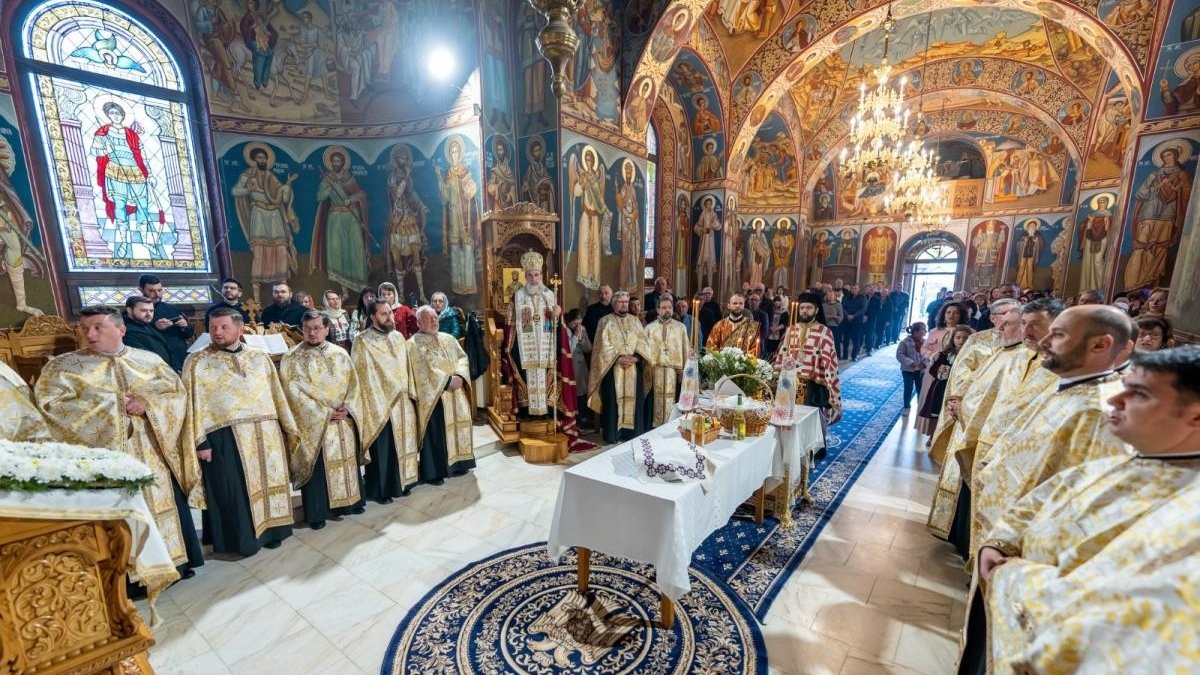 Vecernie arhierească la hramul bisericii din Parohia Cordun