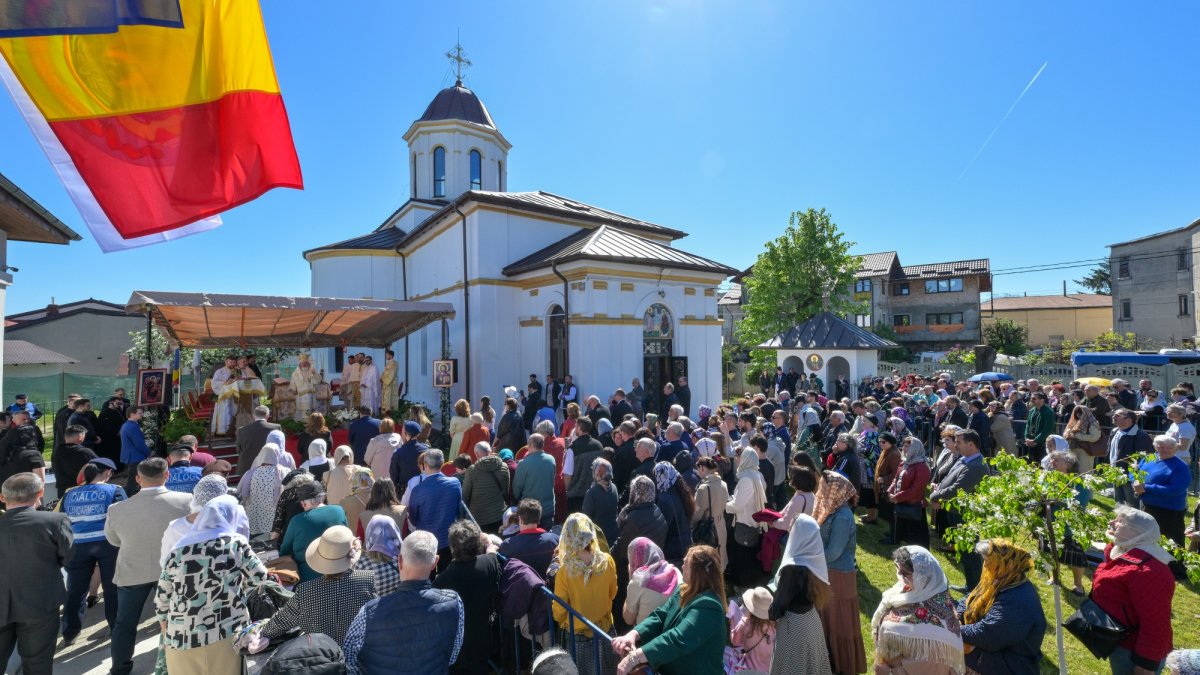 Sfințirea Bisericii „Buna Vestire” din Ploiești