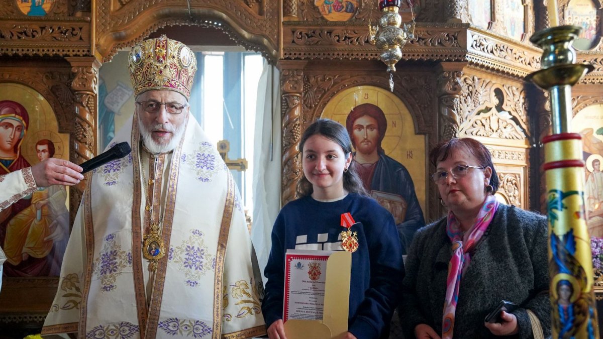 Distincție pentru o elevă cu rezultate remarcabile din Pitești