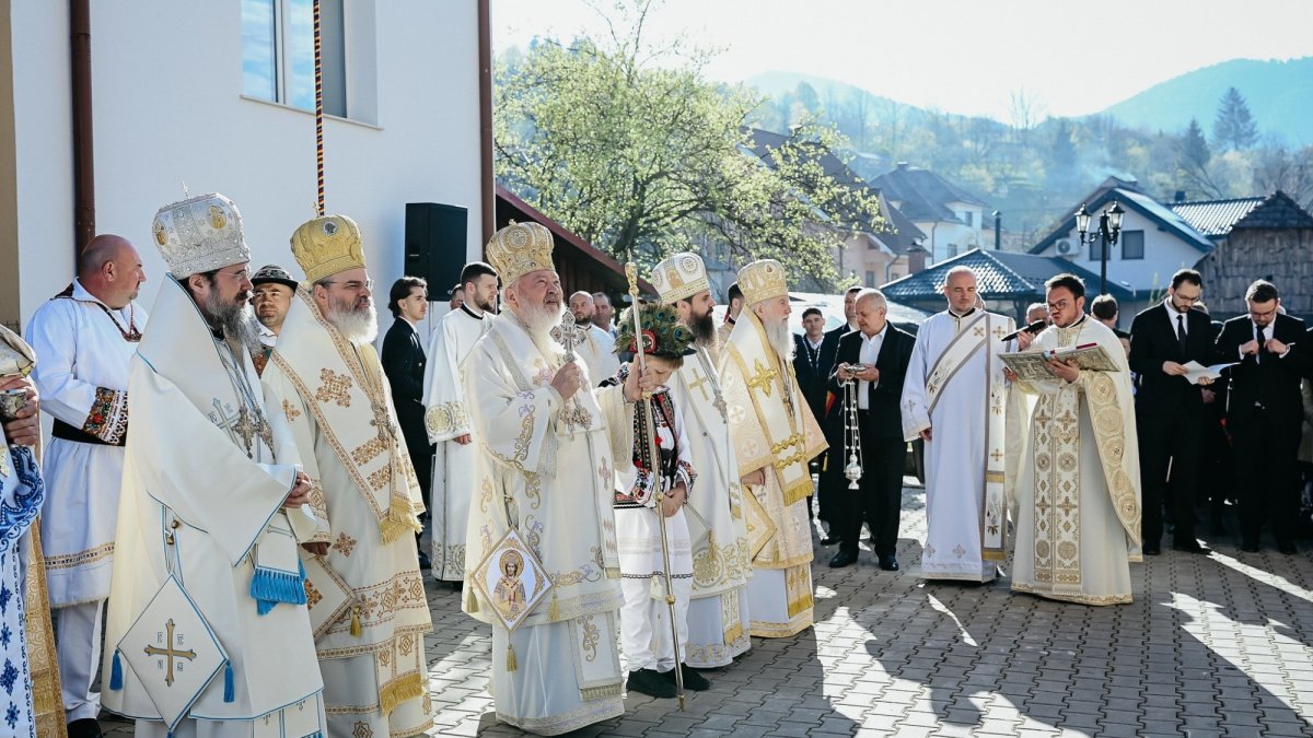 Biserica din Sângeorz‑Băi, sfințită de cinci ierarhi