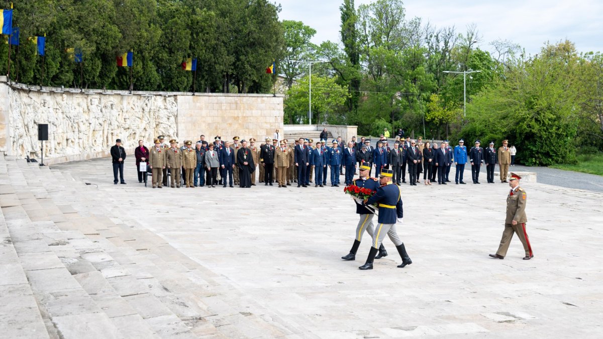 Ceremonie militară și religioasă de Ziua Veteranilor de Război