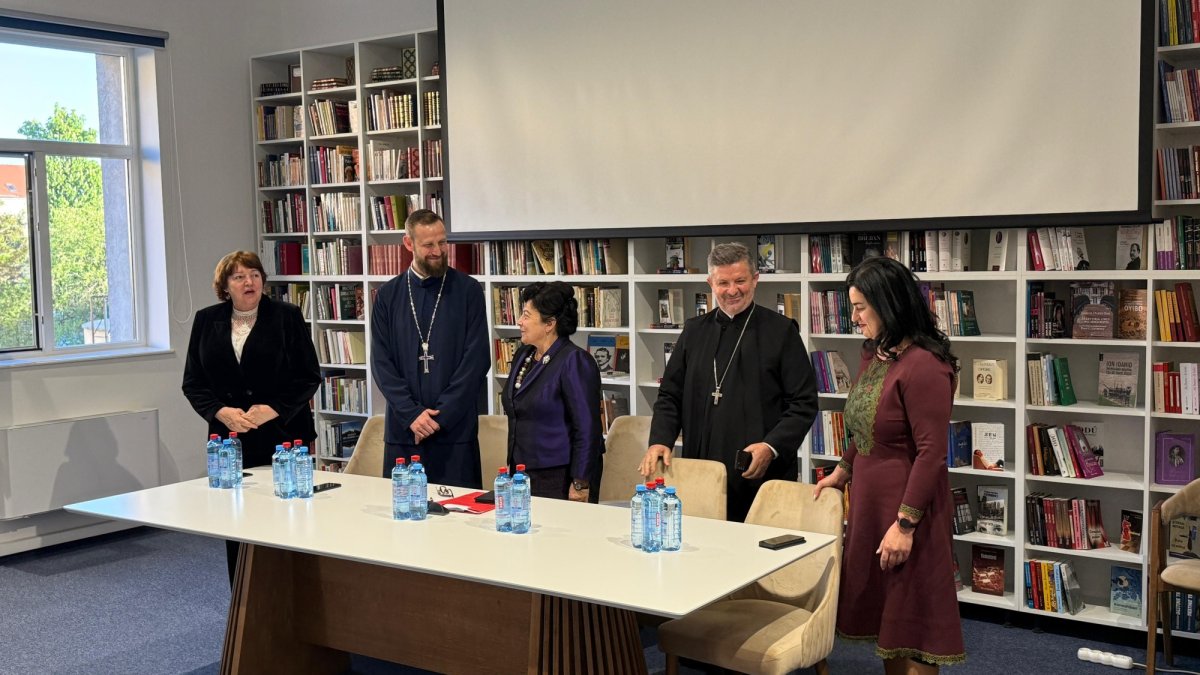 Conferință dedicată Elenei Cuza, la Oradea