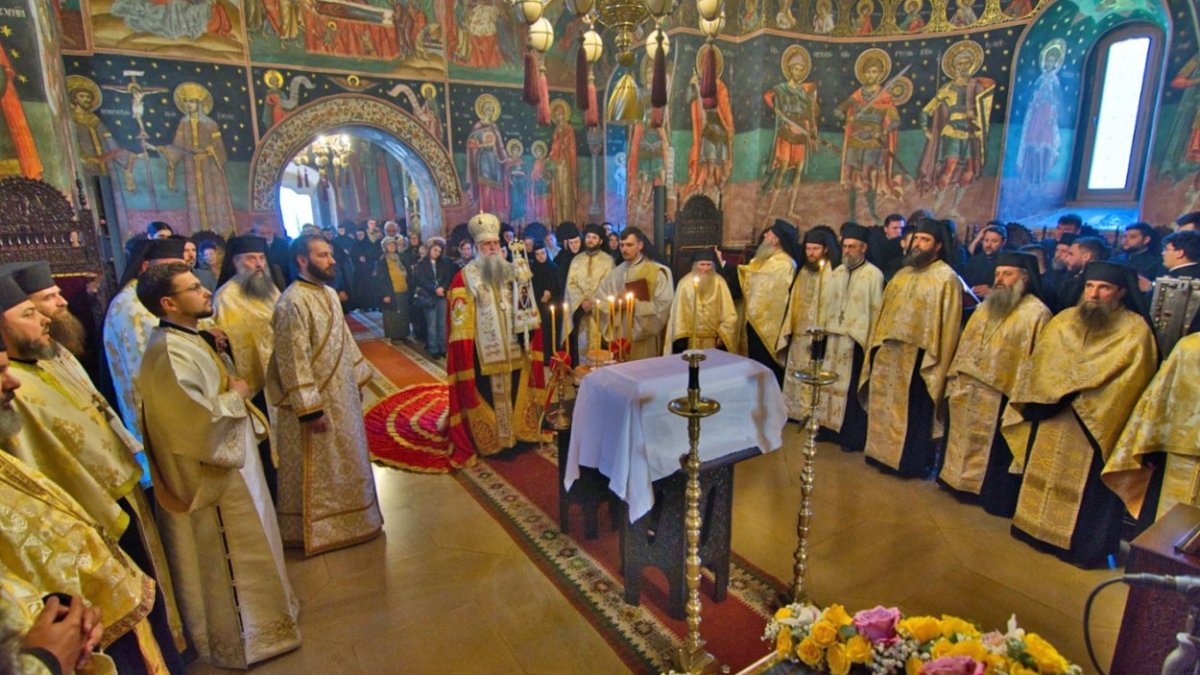 Priveghere la Mănăstirea Hurezi din județul Vâlcea