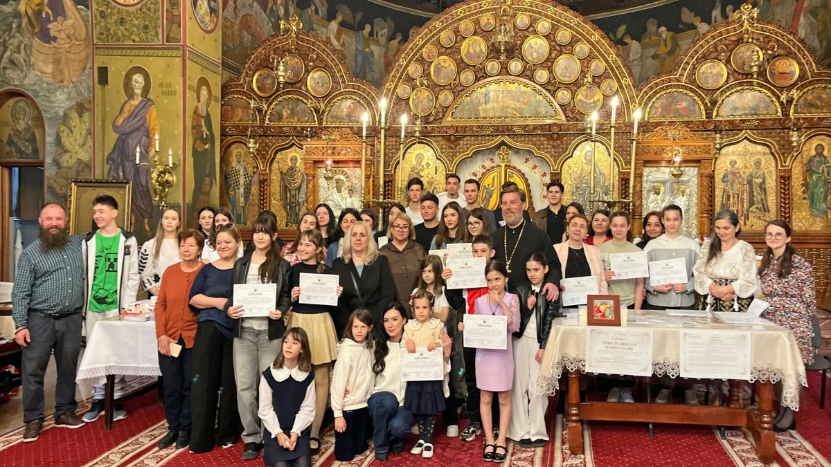Elevi premiaţi în biserica Parohiei Parcul Călăraşi
