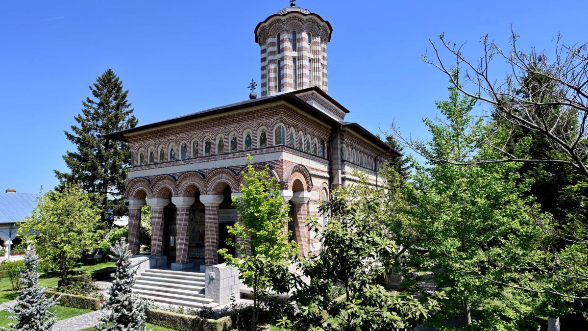 Sclipirile Luminii: Mănăstirea Samurcăşeşti