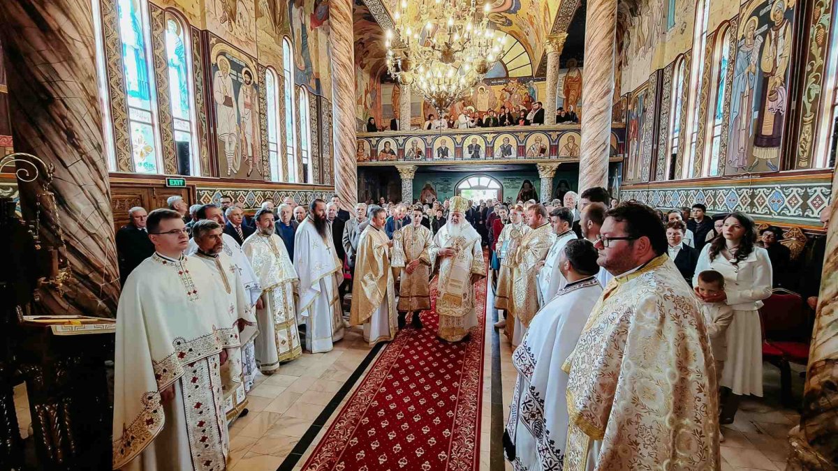 Binecuvântare arhierească în Parohia Turda‑Băi