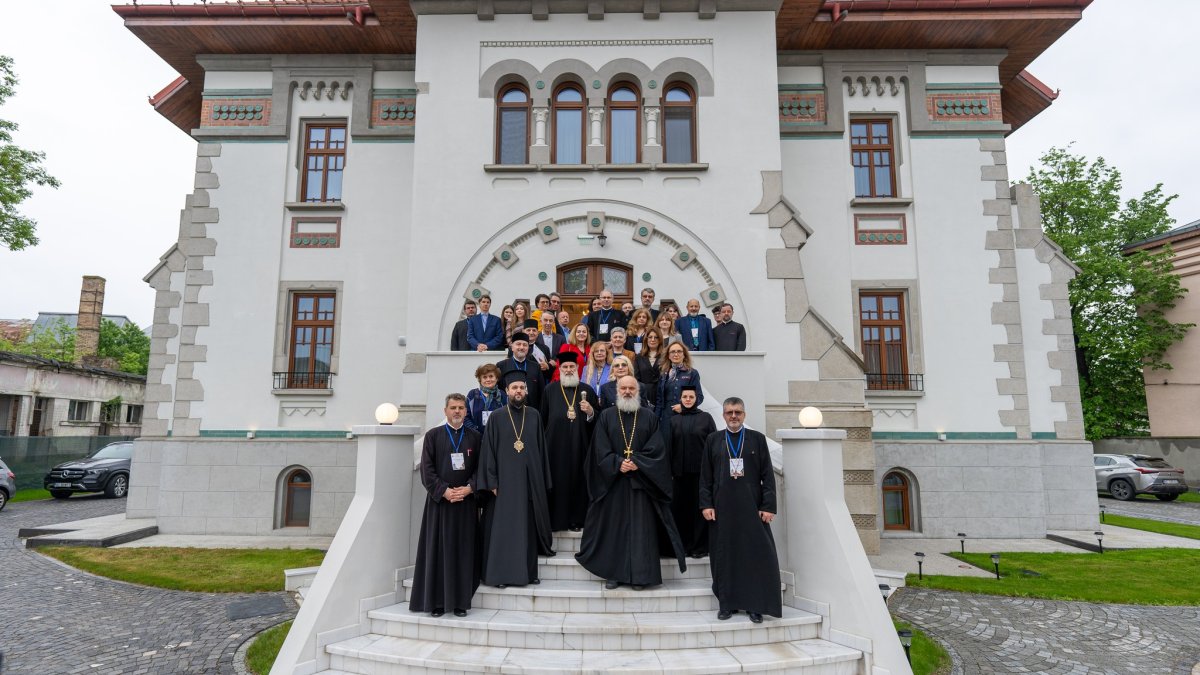 Teologi, filosofi și sociologi au dezbătut la Bacău rolul și provocările familiei în societatea contemporană
