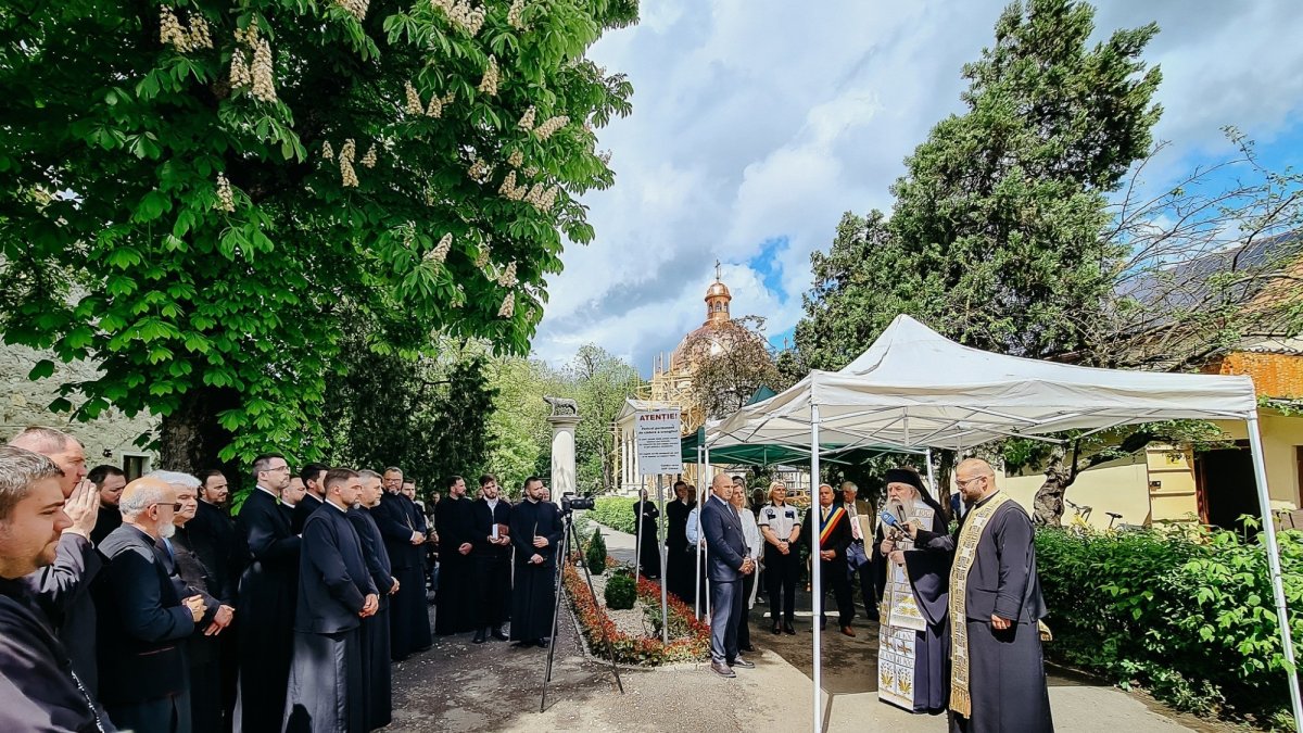 Defibrilator extern automat, achiziționat cu sprijinul Asociației „Filantropia Ortodoxă”-Filiala Gherla
