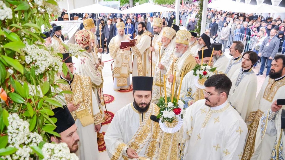 Hramul Mănăstirii Ostrog din Muntenegru