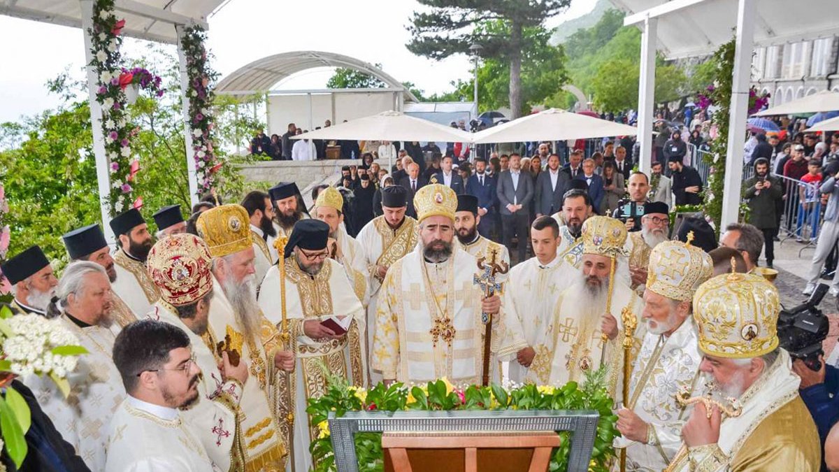 Hramul Mănăstirii Ostrog din Muntenegru
