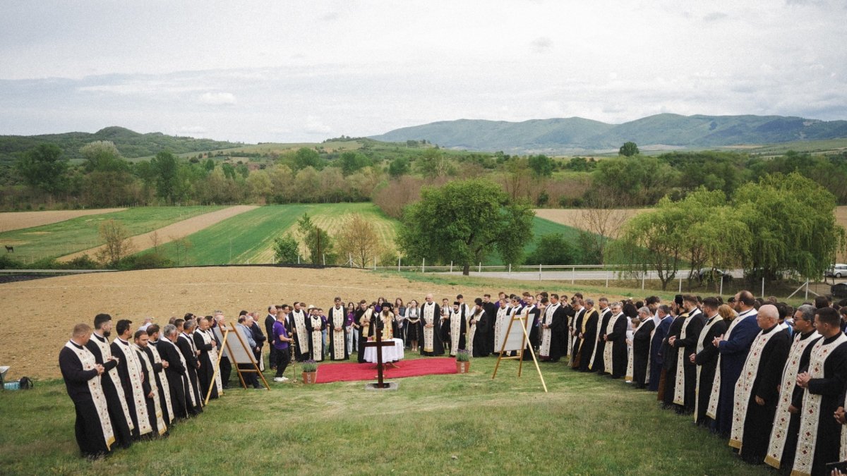 Piatra de temelie pentru Centrul misionar de tineret „Sfântul Nicolae” din Horoatu Crasnei