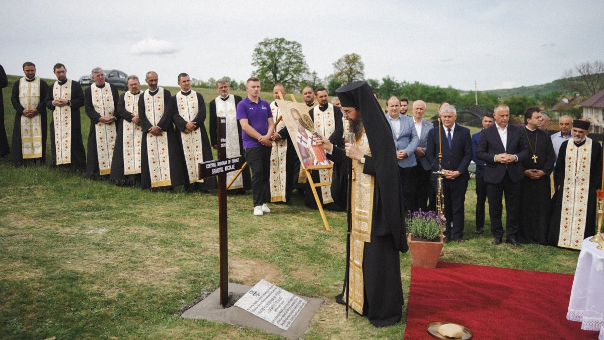 Piatra de temelie pentru Centrul misionar de tineret „Sfântul Nicolae” din Horoatu Crasnei