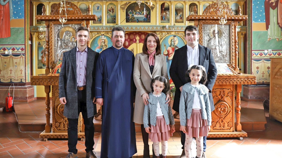 Familia preotului, inima comunităţii din Lisa