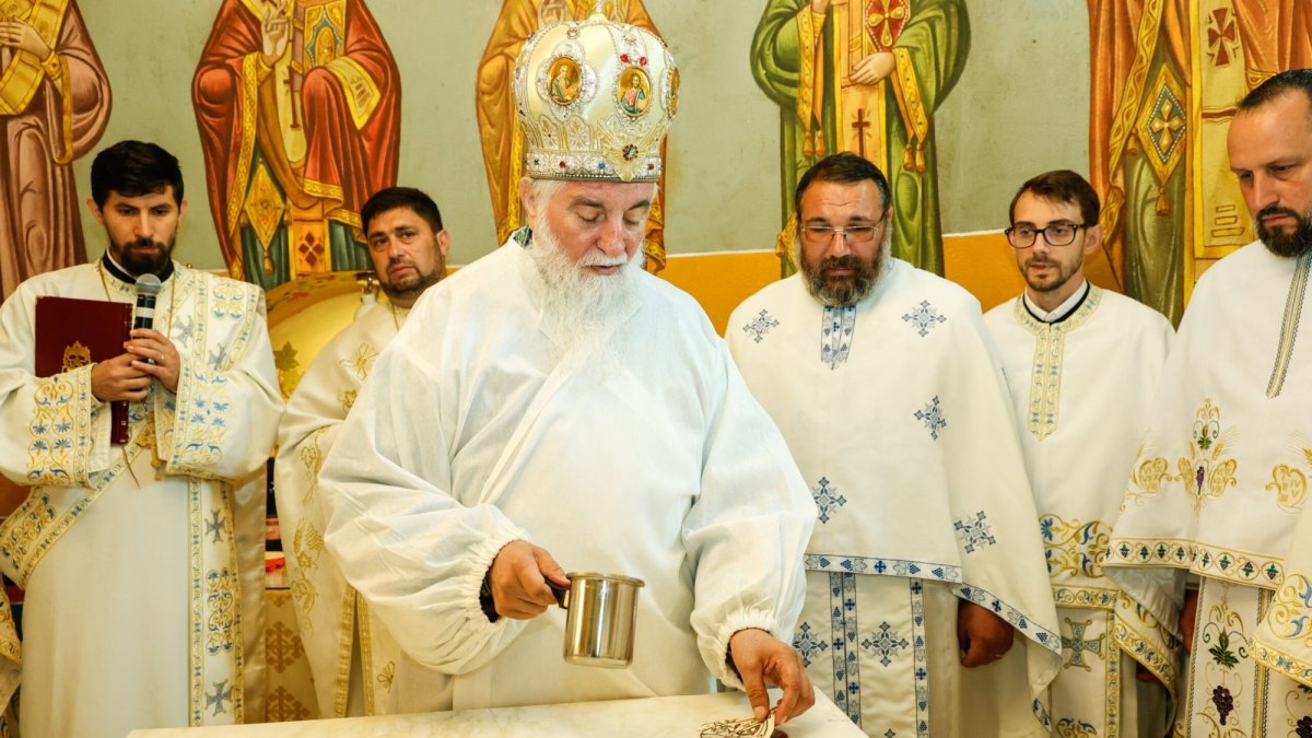 Sfințirea unei biserici înnoite din județul Dolj