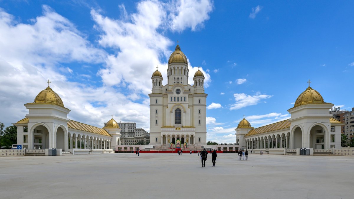 Lucrările de pictură la Catedrala Națională în lumina sărbătorii Înălțării Domnului