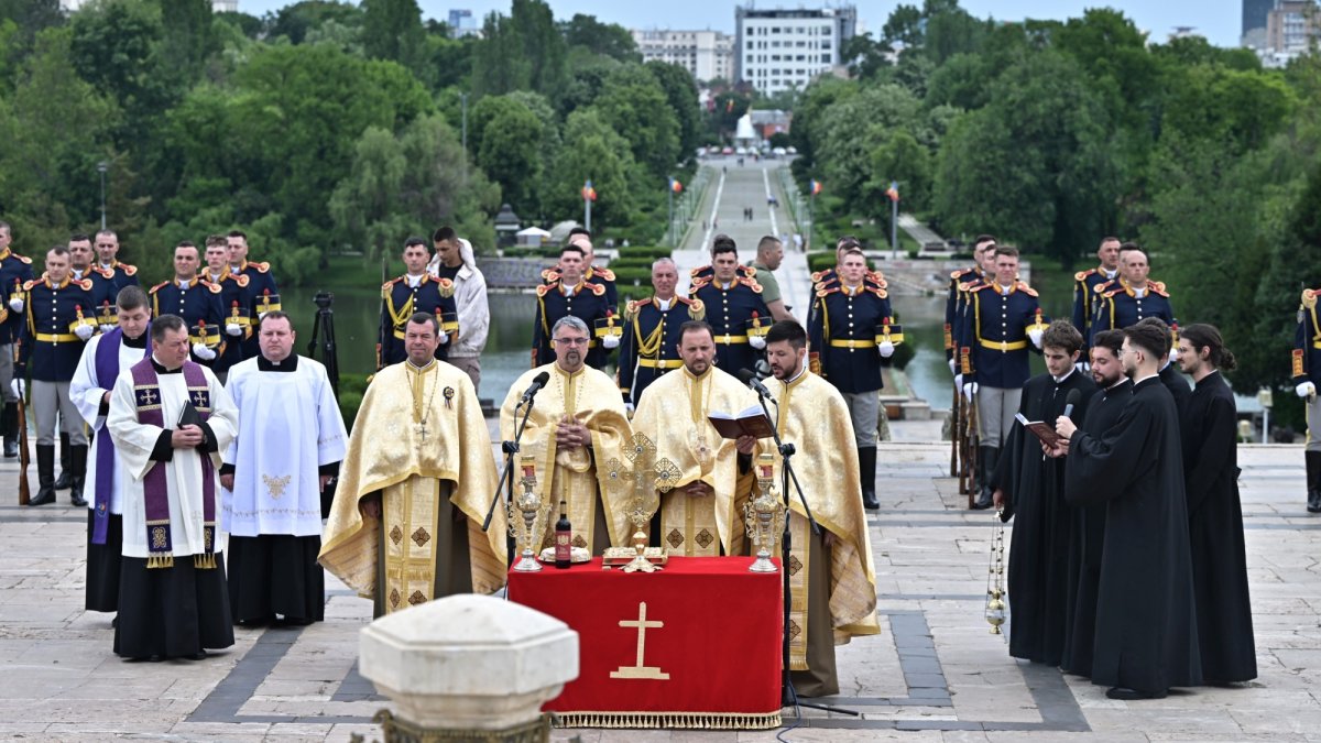 Ceremonie dedicată Zilei Eroilor în Parcul Carol I din Capitală