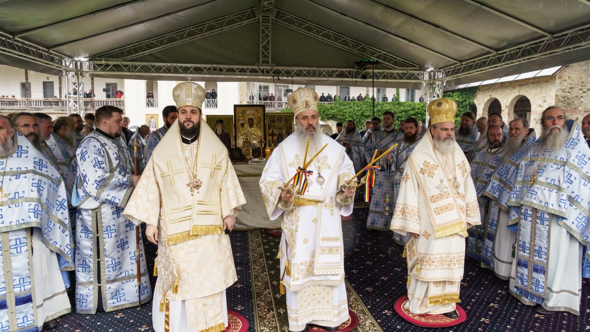 Hramul istoric al Mănăstirii Neamț, sărbătorit de praznicul Înălțării Domnului