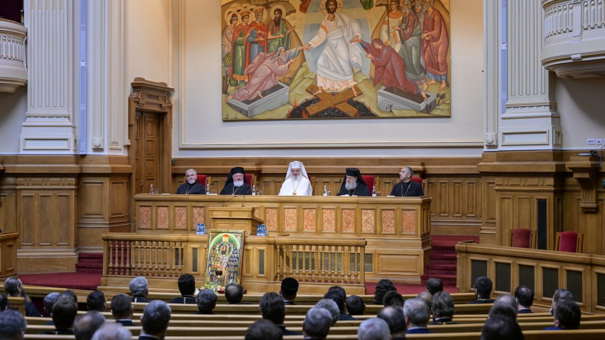 Familia creştină - „Biserica de acasă şi prima şcoală a credinţei şi a iubirii darnice”