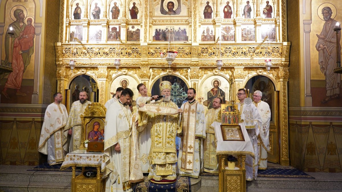 Slujire arhierească la catedrala din Târgoviște