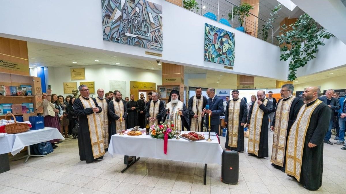 Moment festiv la Universitatea „Vasile Alecsandri” din Bacău