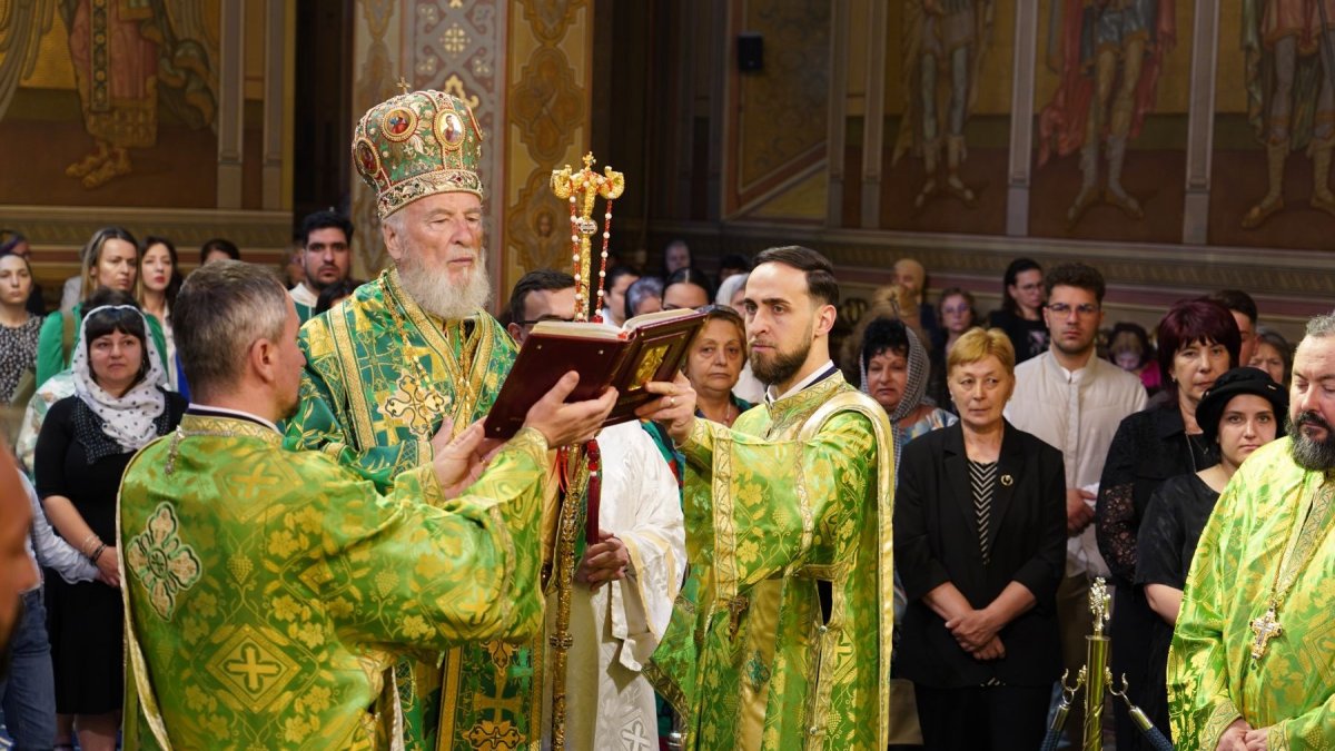 Sărbătoarea Cincizecimii la catedrala din Târgoviște