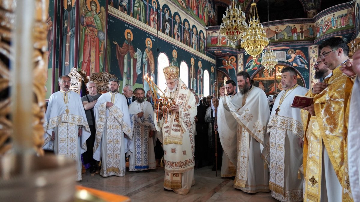 Slujire arhierească  la Mănăstirea „Sfânta Treime” din Ionești