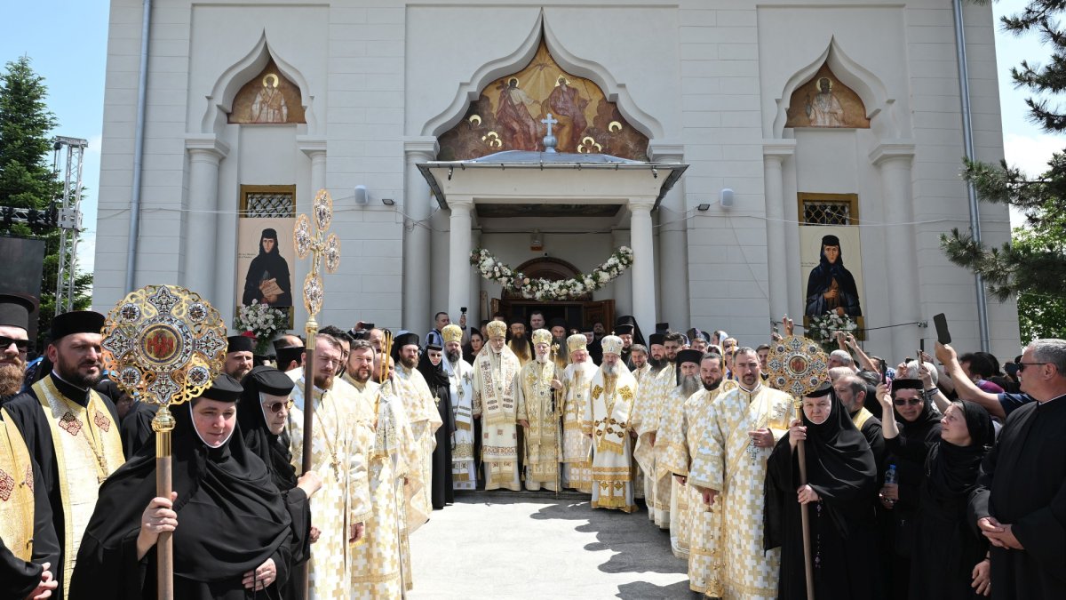 Obştea Mănăstirii Pasărea are două rugătoare în ceruri
