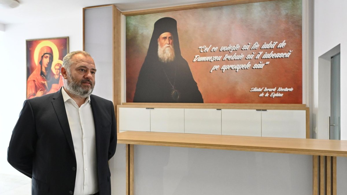 O clinică în care „sfinții sunt cu noi”