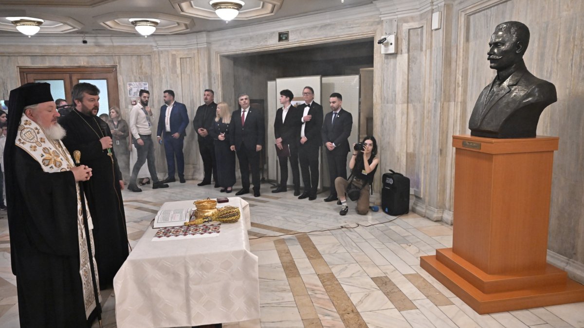 Bustul lui Vasile Stroescu, dezvelit la Palatul Parlamentului