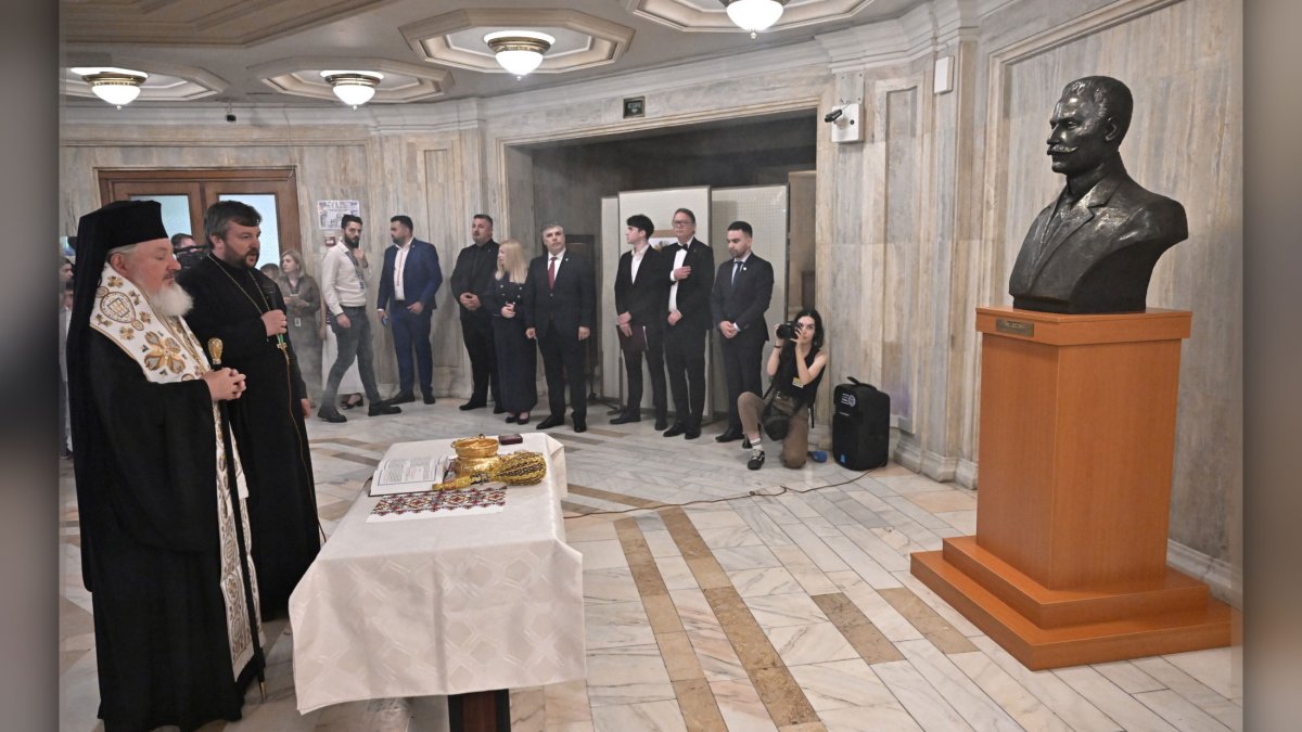 Bustul lui Vasile Stroescu, dezvelit la Palatul Parlamentului