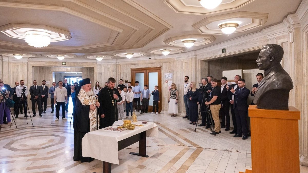 Bustul lui Vasile Stroescu, dezvelit la Palatul Parlamentului