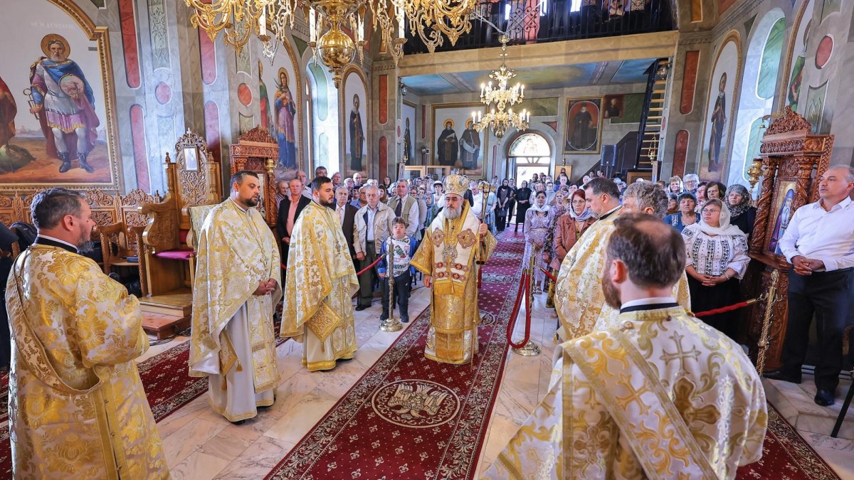 Slujire arhierească în parohia buzoiană Oreavu 1