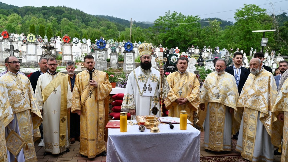 Slujirile ierarhilor hunedoreni în Duminica întâi după Rusalii