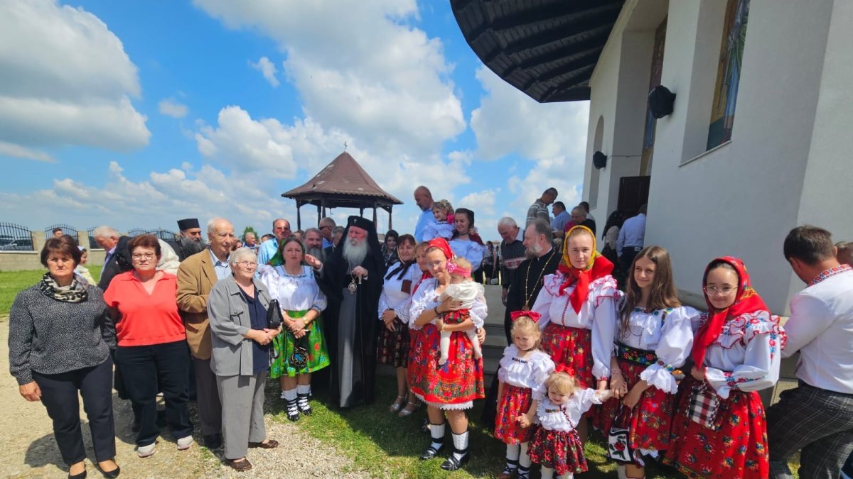 Vizită arhierească la Mănăstirea Petroasa Mare