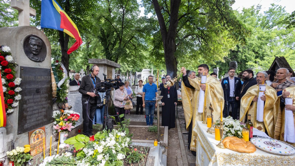 Pomenirea poetului Mihai Eminescu în București